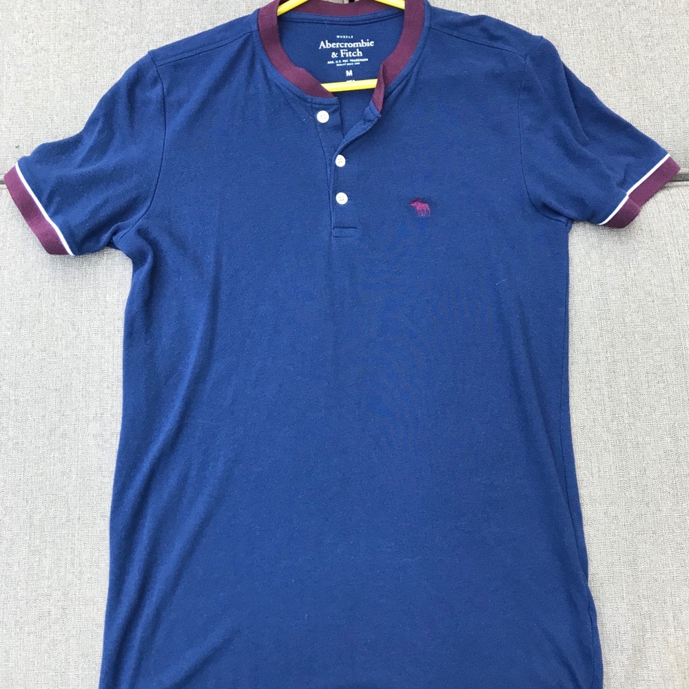 blue and maroon dress shirt